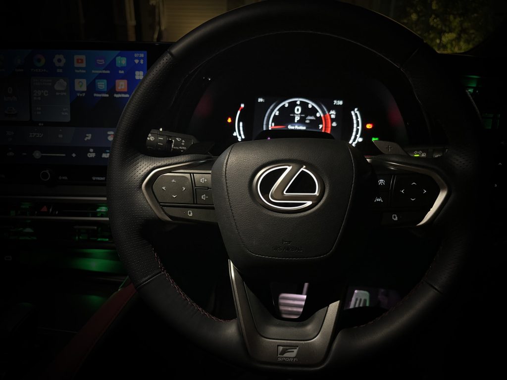 ステアリングエンブレムイルミ