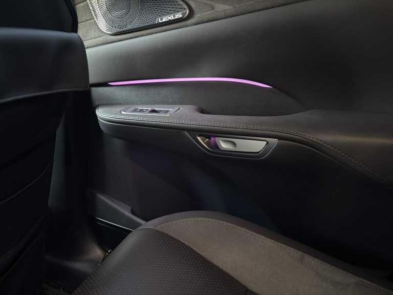 レクサスRXサイドドアイルミ