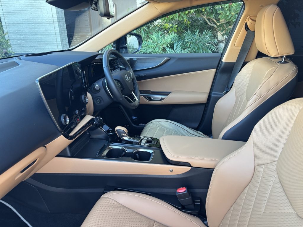 レクサスNXヘーゼル内装