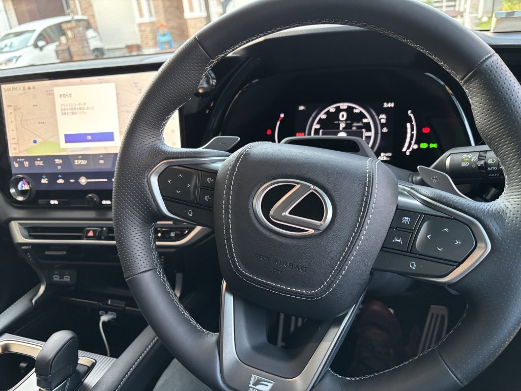 レクサスRX ステアリングエンブレムイルミ レザー貼り