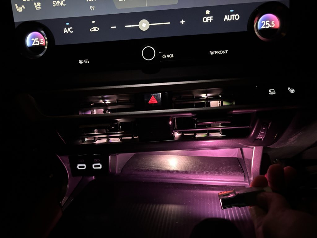 NX年次改良のLEDが赤い