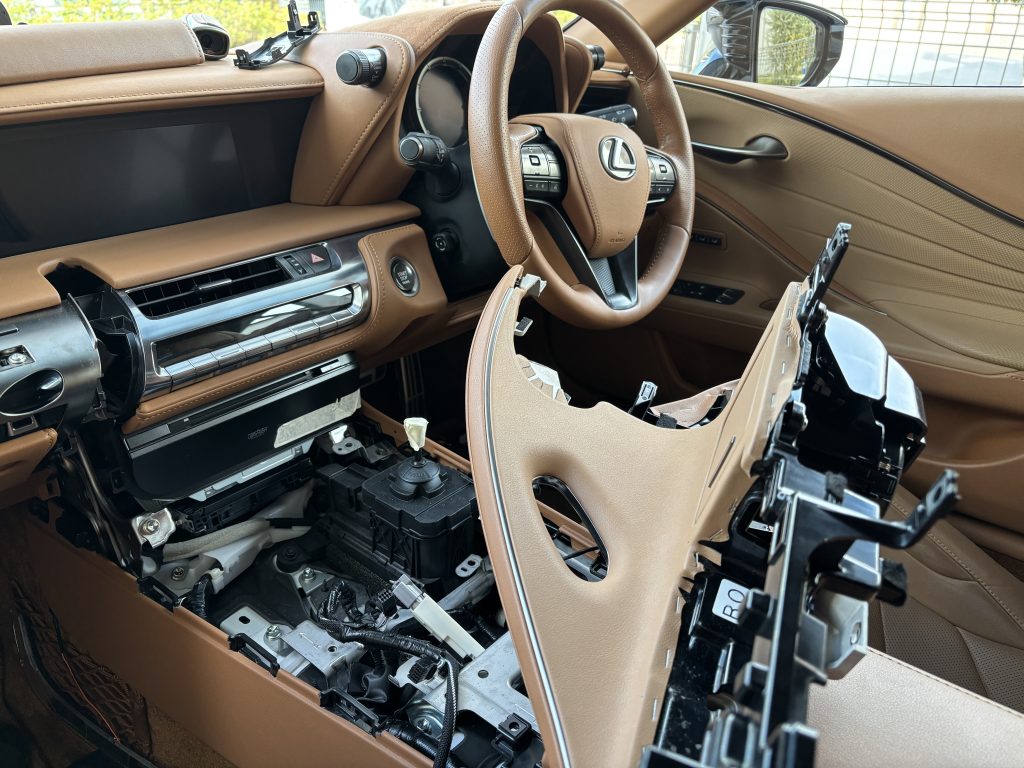 レクサスLC センターコンソール分解