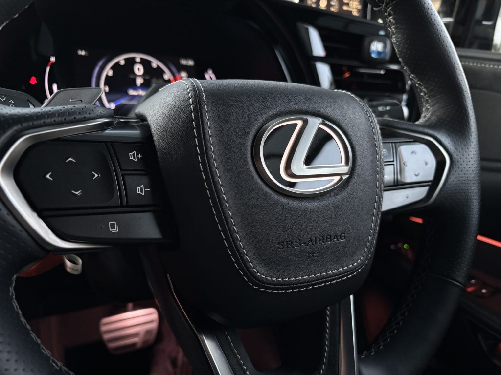 レクサスRX黒内装　ステアリングエンブレムイルミ　レザーパッド