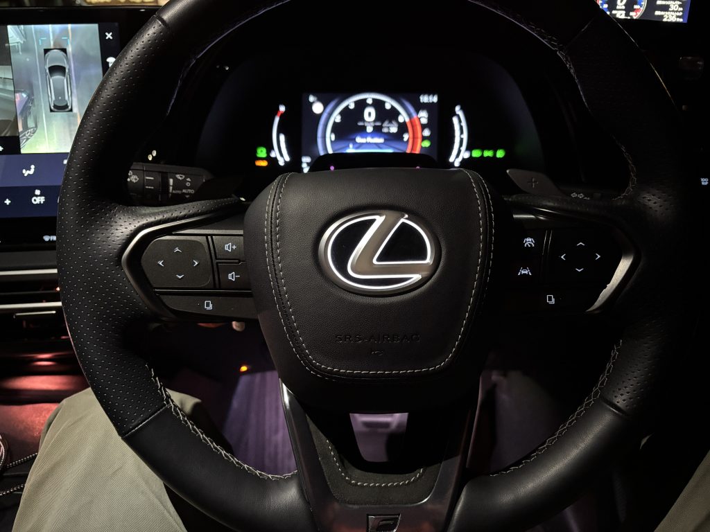 レクサスRX黒内装　ステアリングエンブレムイルミ　レザーパッド
