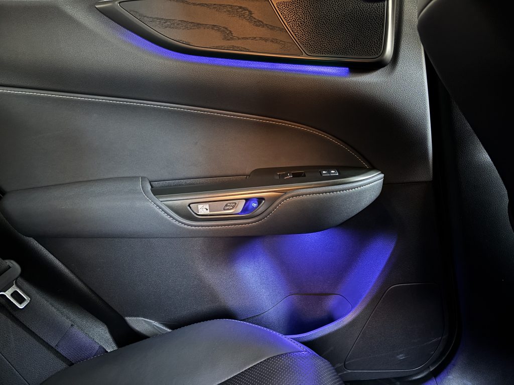 NXドアポケットイルミ　Rayace