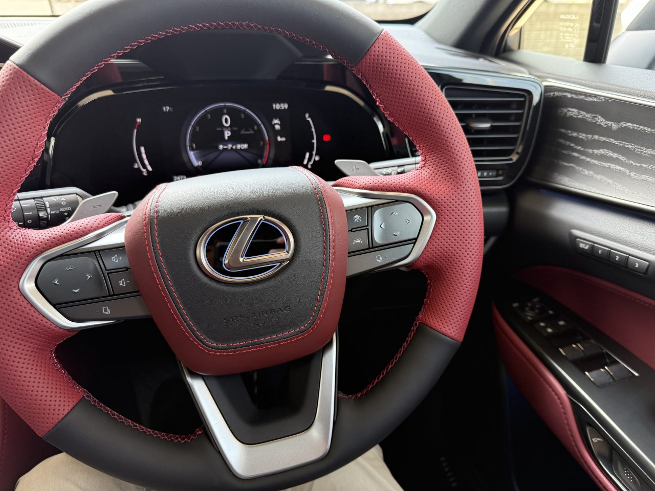 ステアリングエンブレムイルミ Rayace