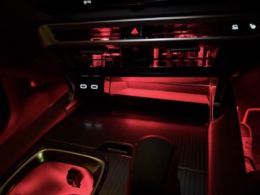 RXにセンタートレイイルミを追加