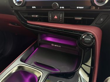 レクサスNXのセンタートレイにラインイルミ増設