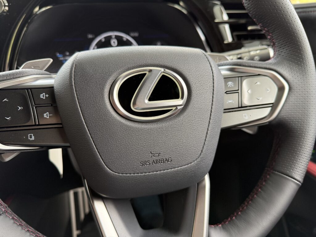 ステアリングエンブレムイルミ