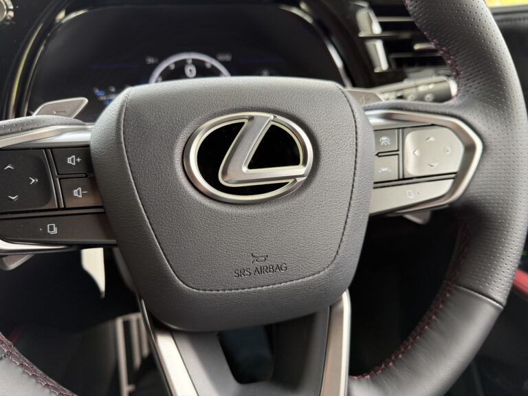 ステアリングエンブレムイルミ