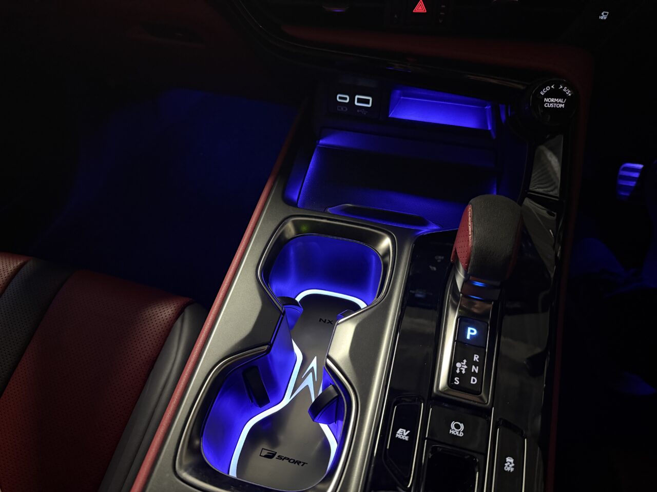 レクサスNX　カップホルダーイルミ増設