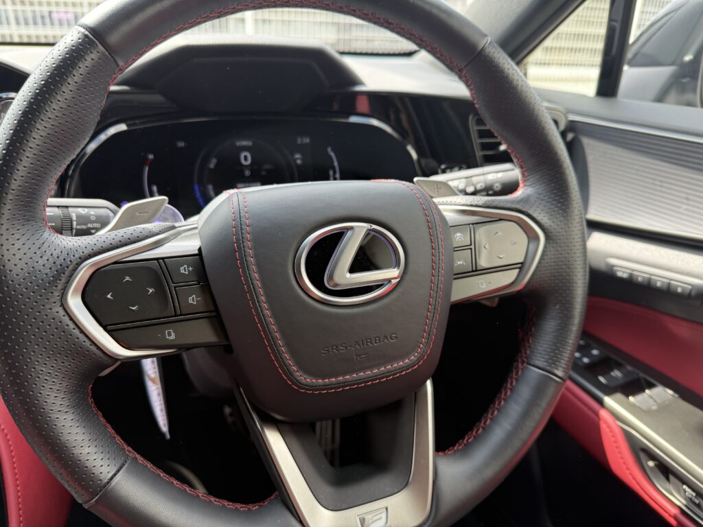 レクサスNX　ホーンパッドレザー貼り