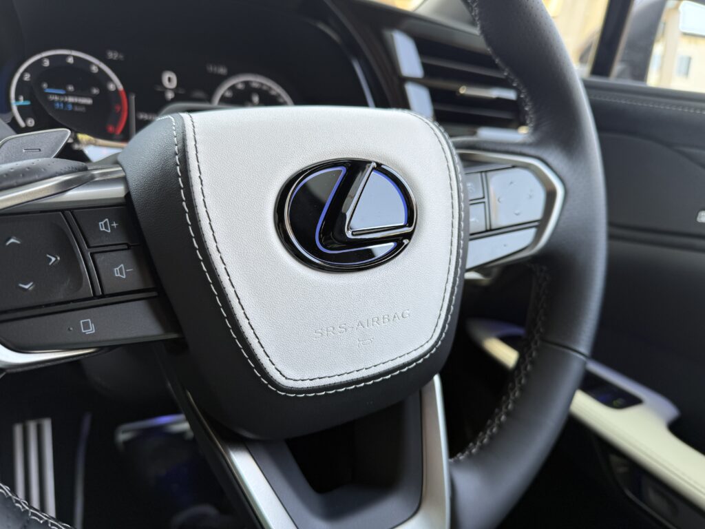 RX　ステアリングエンブレムイルミ