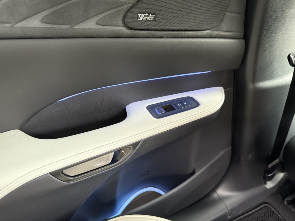 Rayace　レクサスRX　アンビエントライト増設