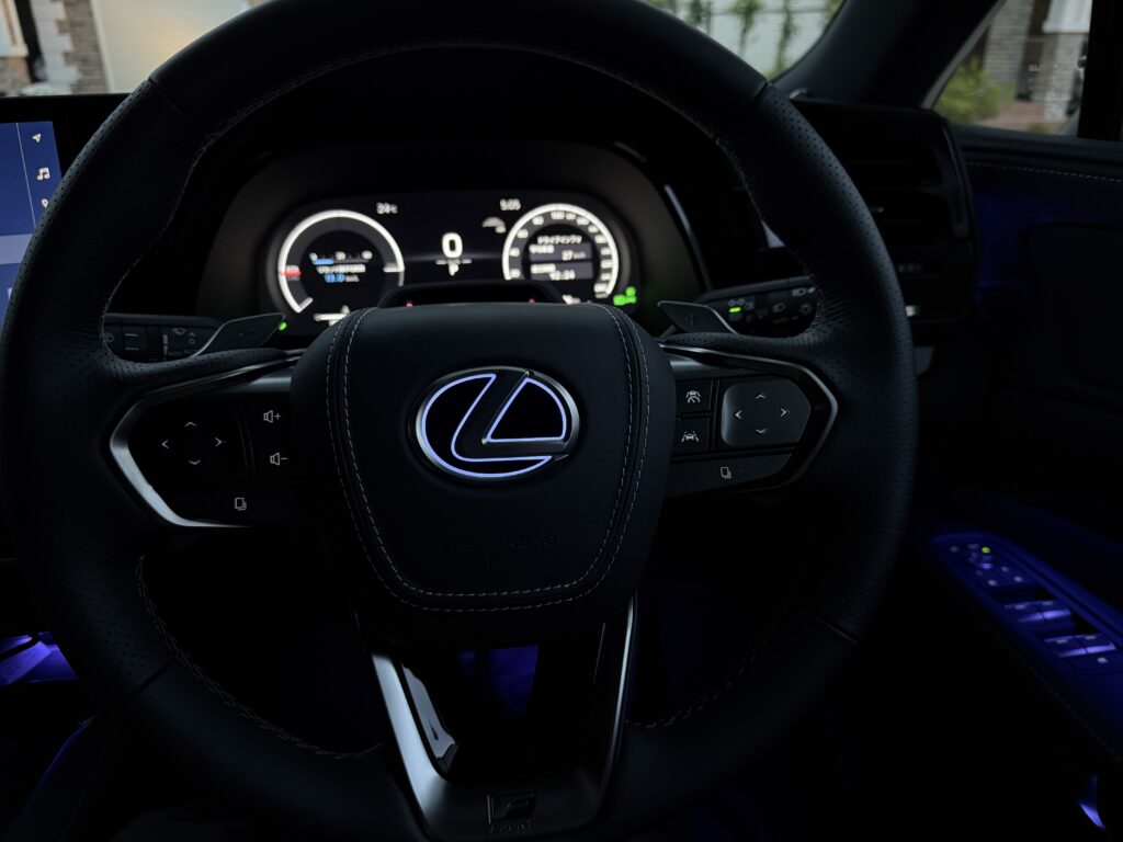 レクサスRX　ステアリングエンブレムイルミ　Rayace