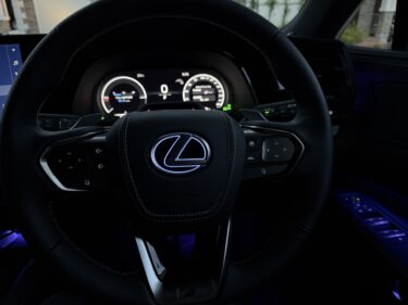 レクサスRX　ステアリングエンブレムイルミ　Rayace