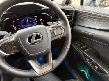 レクサスNX　アンビエントライト増設