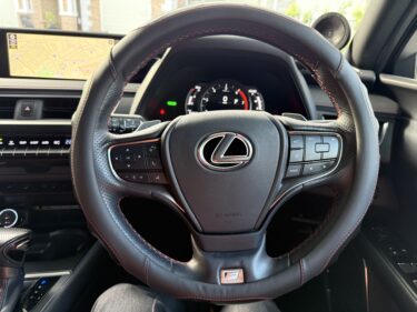 レクサスUX　ステアリングエンブレムイルミ　Rayace