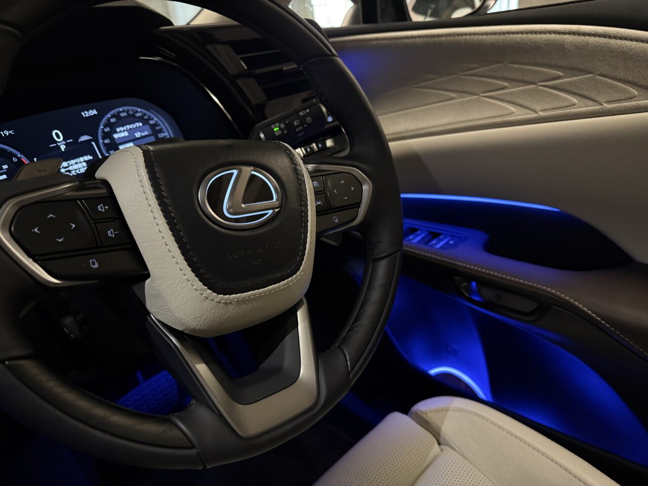 レクサスRX　ステアリングエンブレムイルミ　Rayace