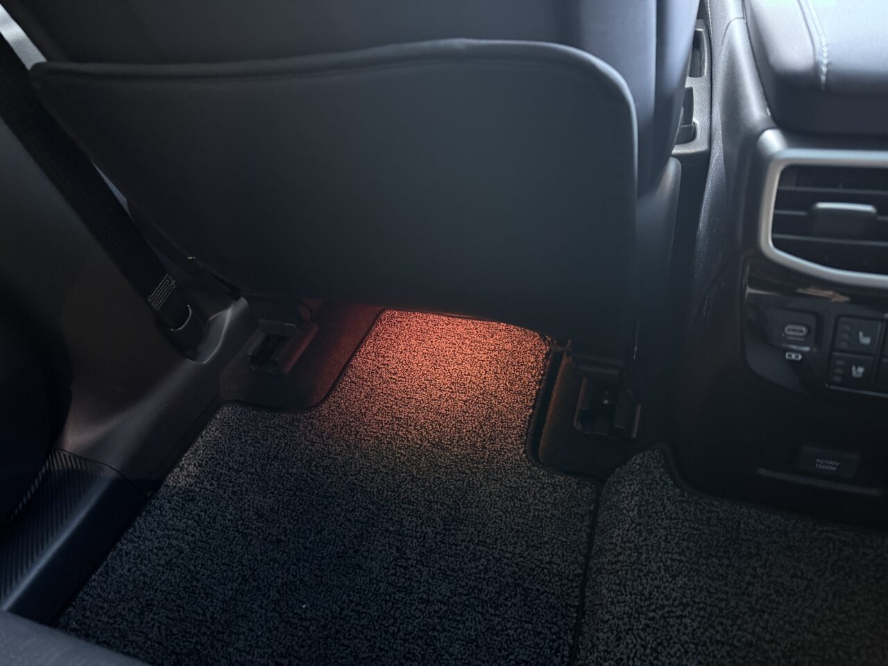 Rayace　後席フットイルミ