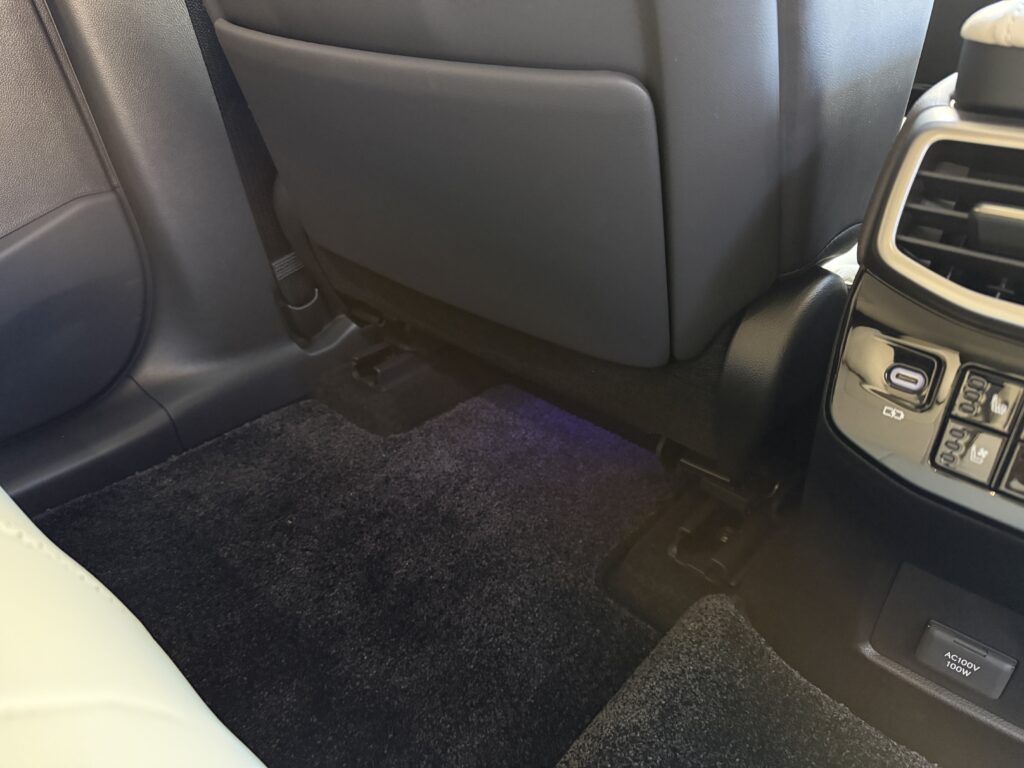 後席フットライト　RX