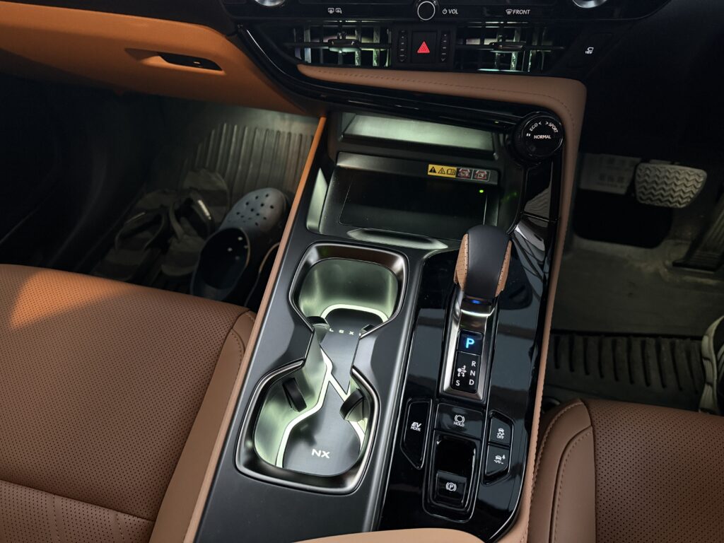 レクサスNX　カップホルダーイルミ