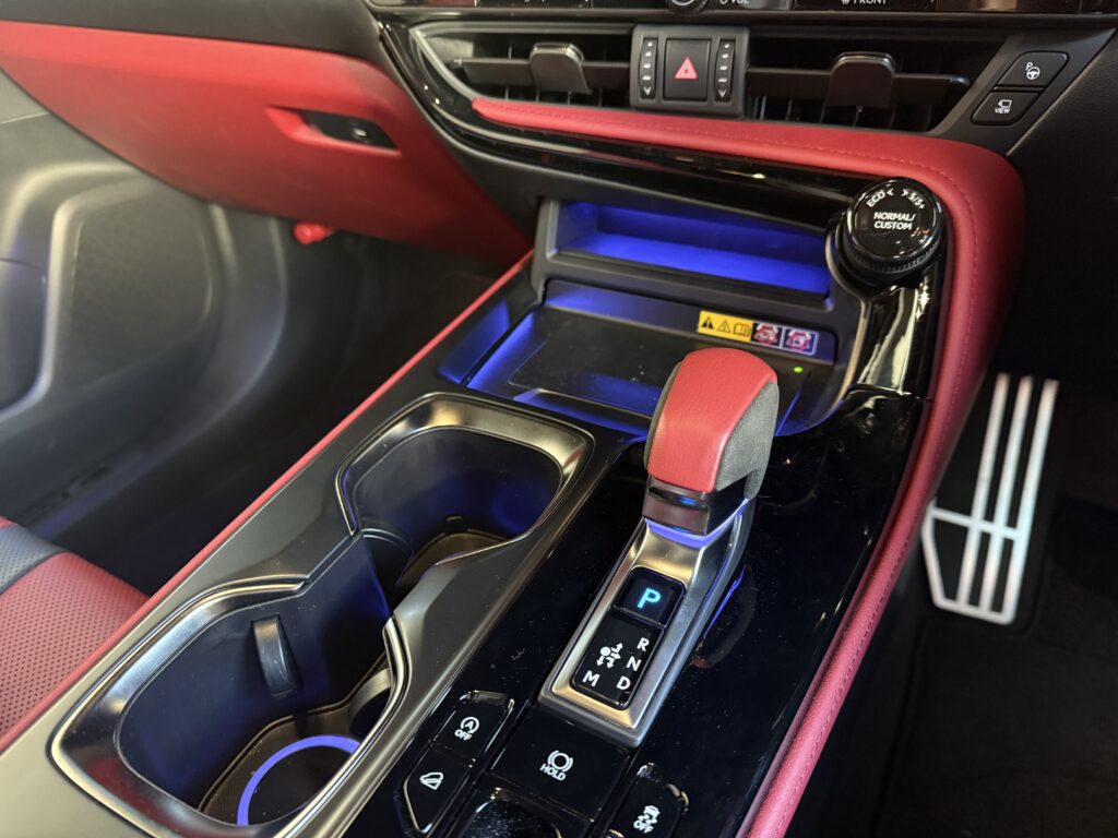 レクサスNX　センタートレイイルミ