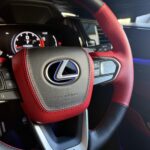 レクサスNX　ステアリングエンブレムイルミ　ホーンパッドレザー貼り