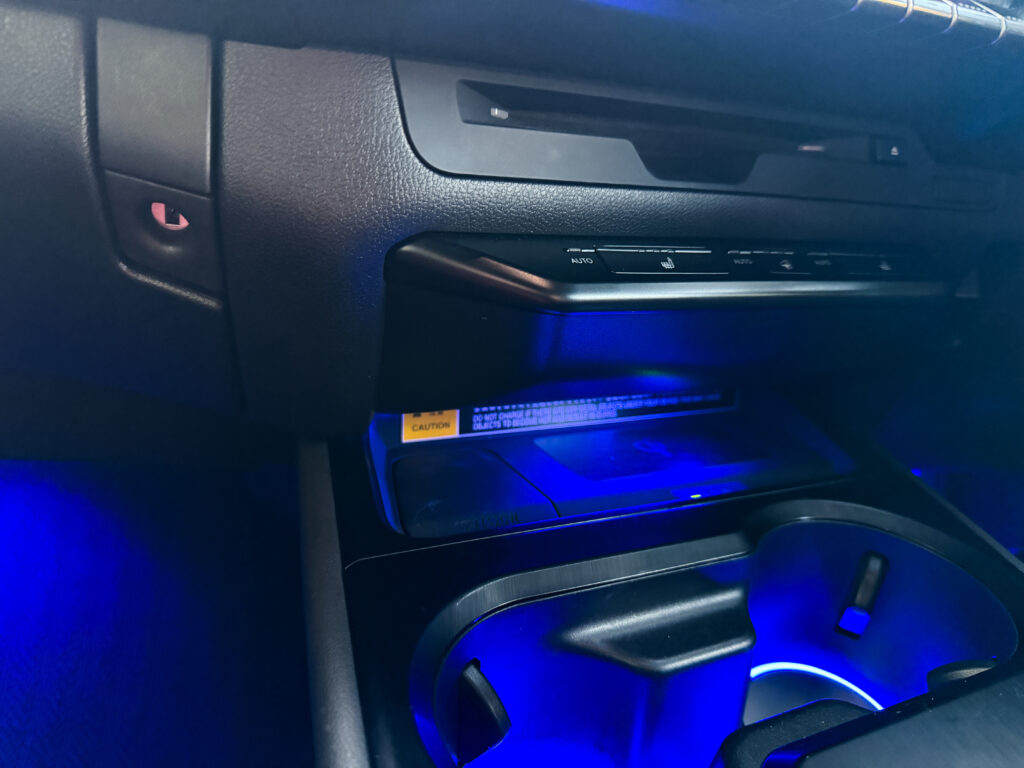 レクサスUX　カップホルダーイルミ