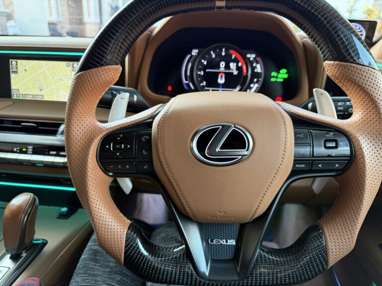 レクサスLC　ステアリングエンブレムイルミ　Rayace