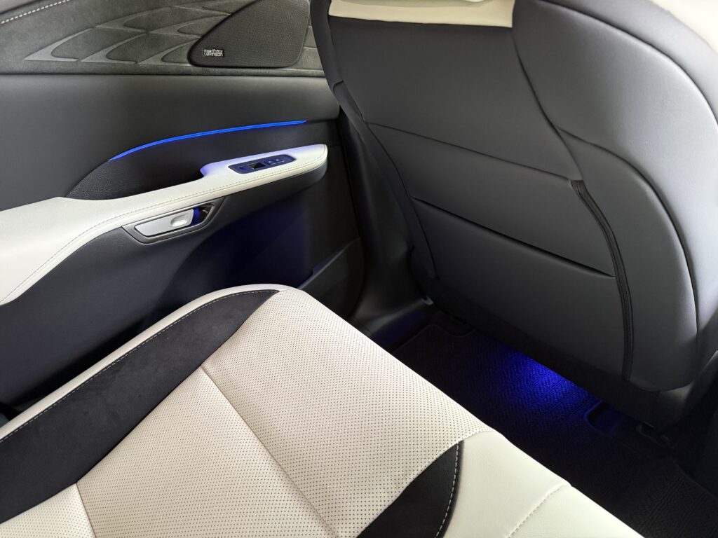 後席フットライト　レクサスRX