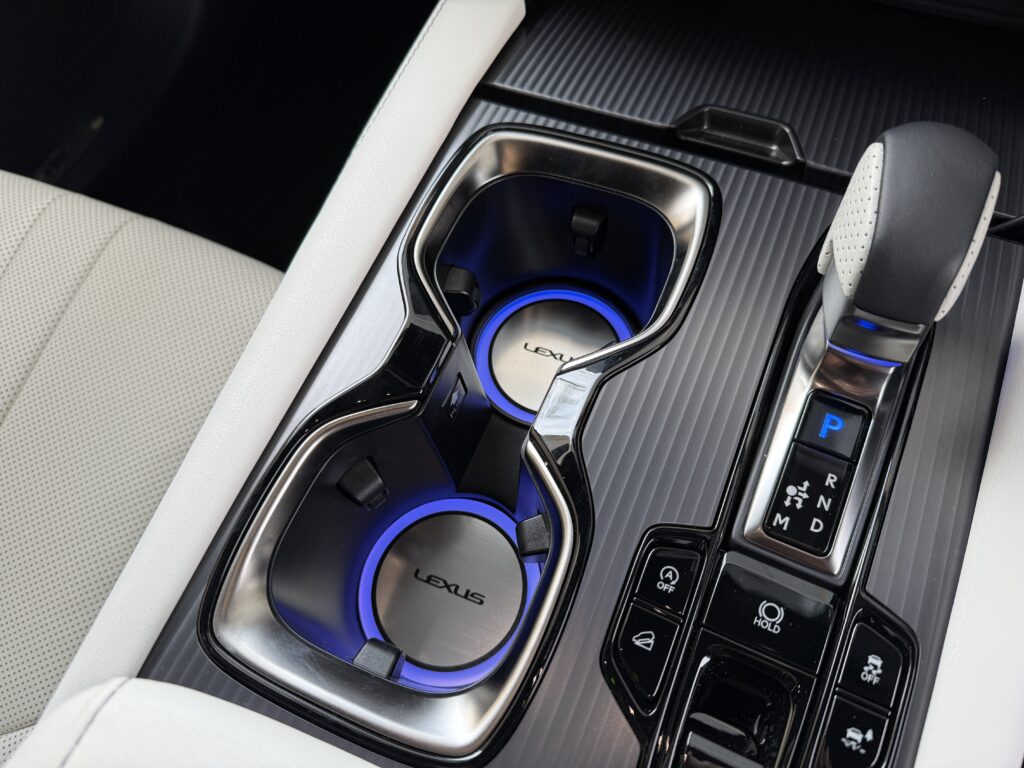 レクサスRX　アンビエントライト増設　カップホルダーイルミ