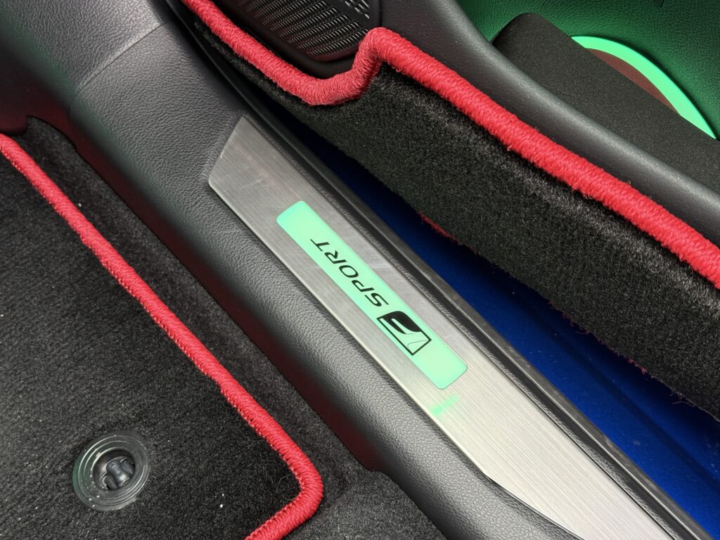 レクサスRX　スカッフイルミマルチカラー