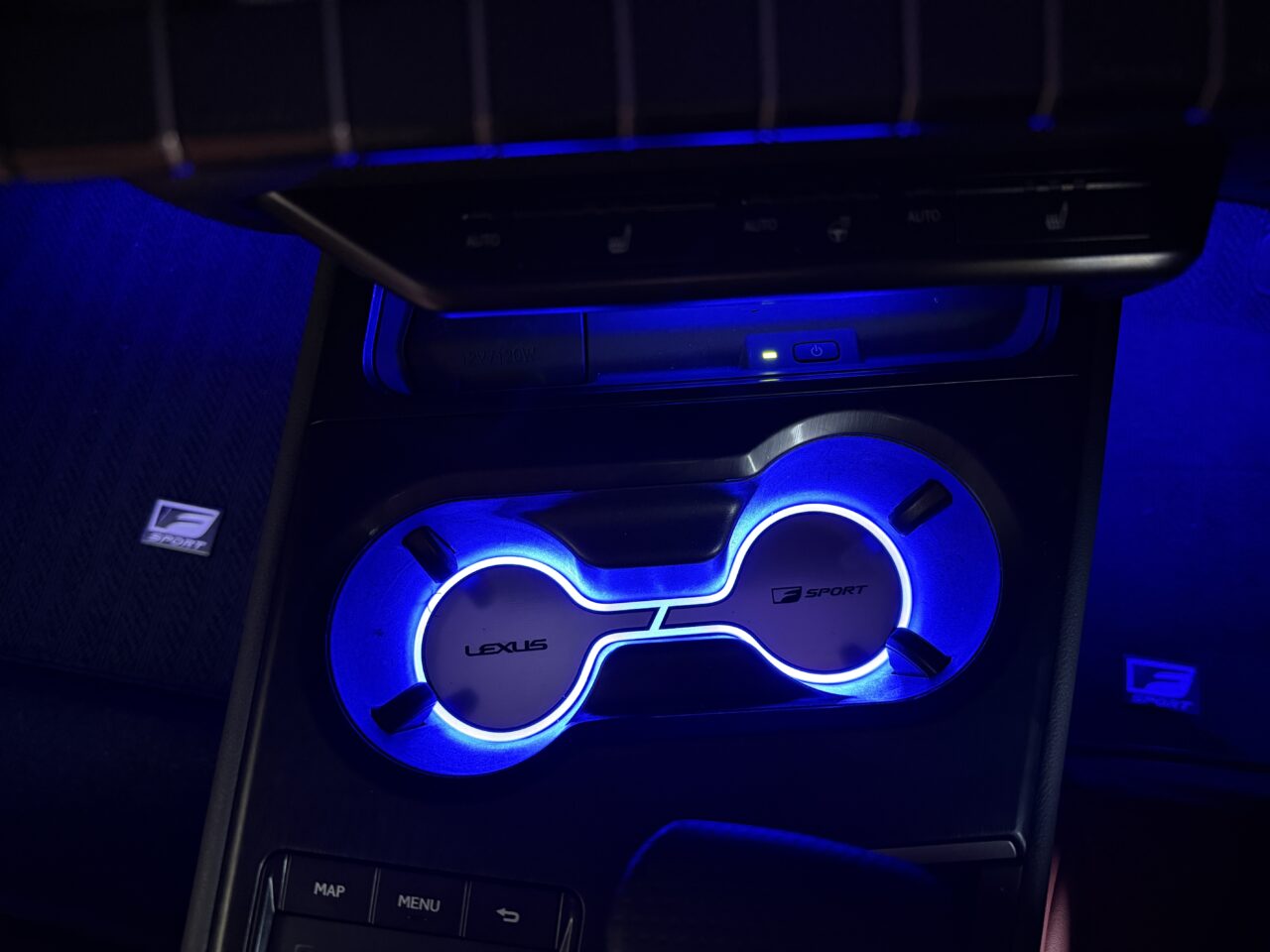 レクサスUX　カップホルダーイルミ